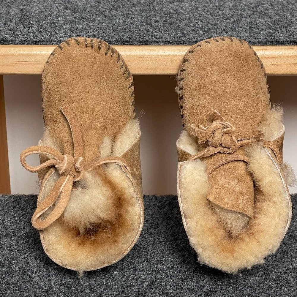 VINTAGE! Minnetonka | Infant's Sheepskin Bootie | Infant 4